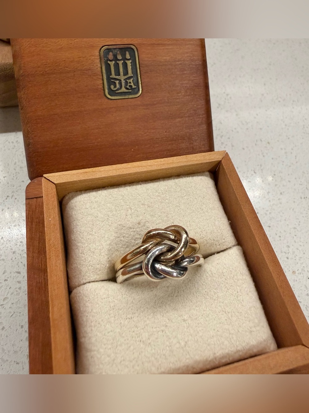 James Avery Original Lovers' Knot Ring 14K Yellow Gold Sterling Silver size 7.5 - Picture 3 of 16
